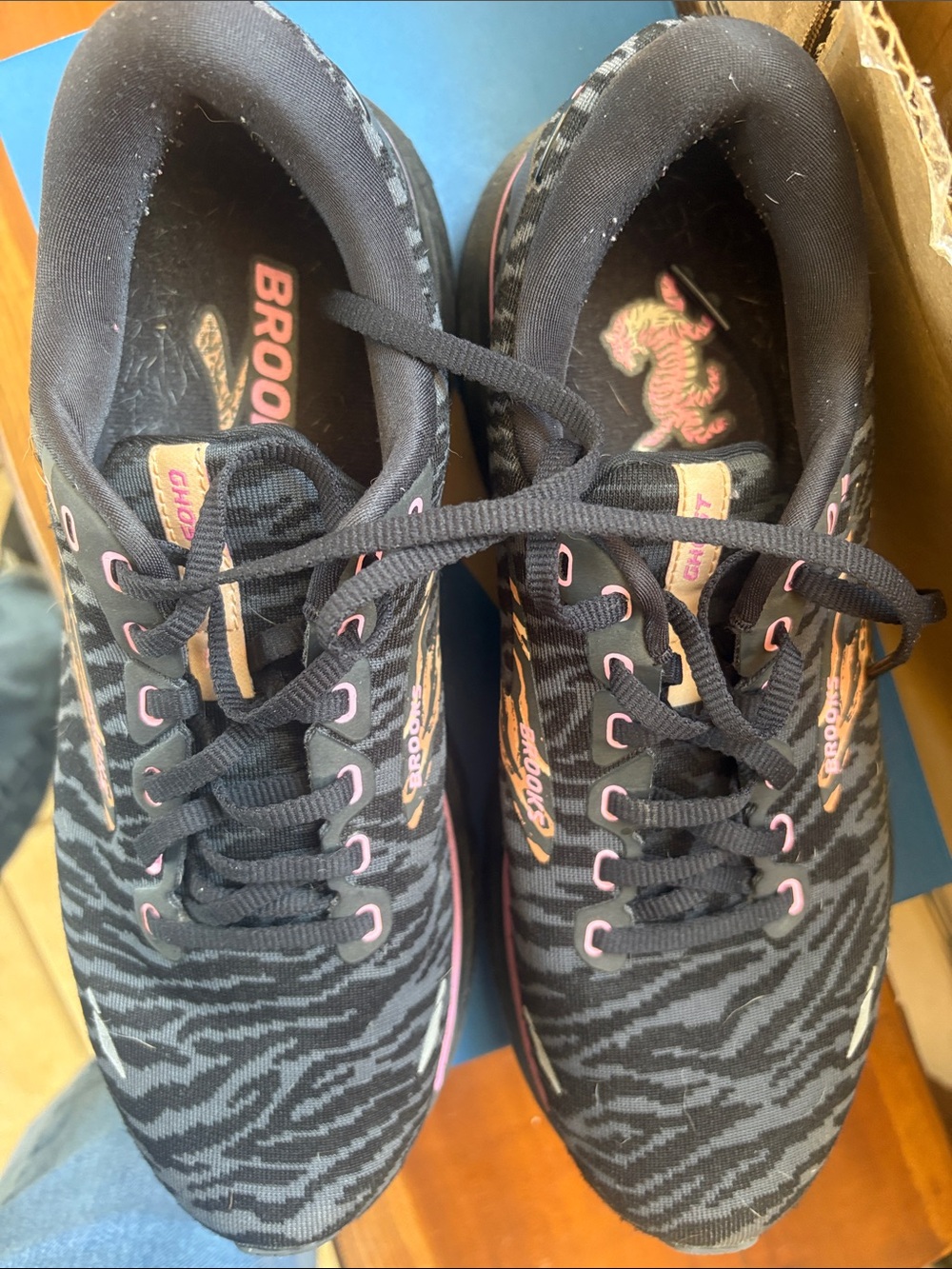 Brooks Ghost 15 Women's Black Zebra-Pattern Running Shoes with Pink Accents - Picture 4 of 5